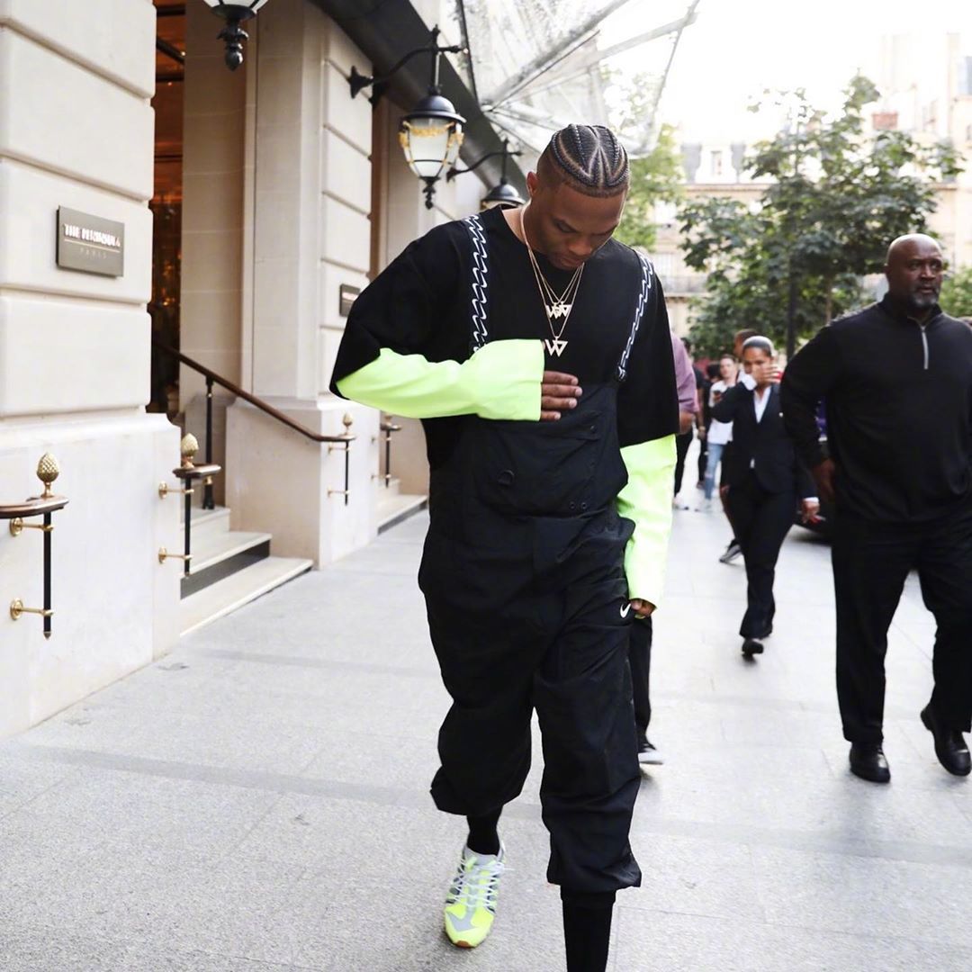 他用传球稳 他用传球稳